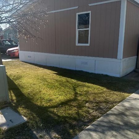 Curt'S Cozy Room Rentals Wendover Exterior photo